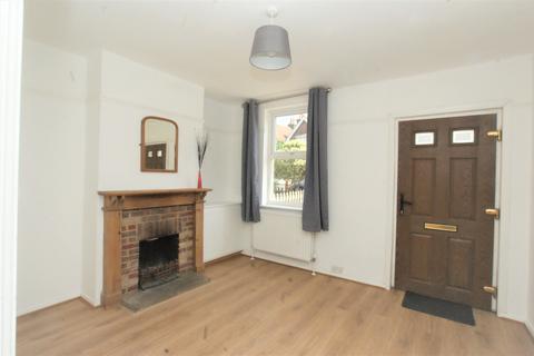 2 bedroom end of terrace house to rent, Molesey Road, Hersham KT12
