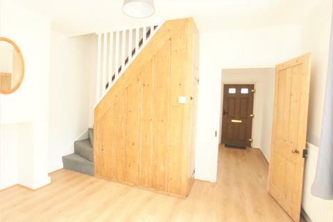 2 bedroom end of terrace house to rent, Molesey Road, Hersham KT12