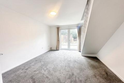 2 bedroom terraced house to rent, Newcombe Rise, Yiewsley, UB7