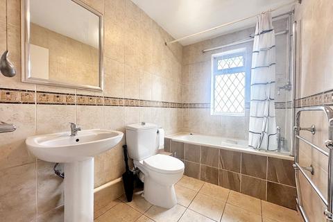 2 bedroom terraced house to rent, Newcombe Rise, Yiewsley, UB7