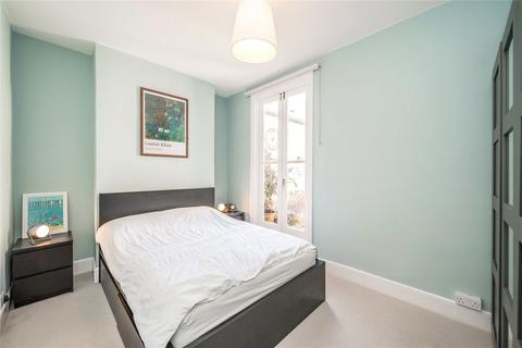 2 bedroom maisonette to rent, Gambetta Street, London SW8