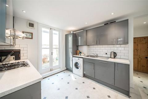 2 bedroom maisonette to rent, Gambetta Street, London SW8