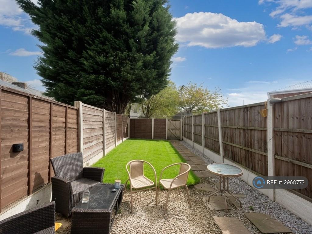 House in Salford, Greater Manchester - View 5