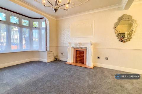 3 bedroom terraced house to rent, Cavendish Gardens, Barking, IG11