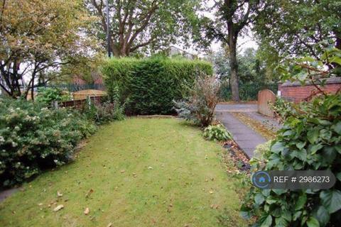 3 bedroom semi-detached house to rent, Railway Road, Manchester, M41