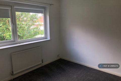 3 bedroom semi-detached house to rent, Railway Road, Manchester, M41