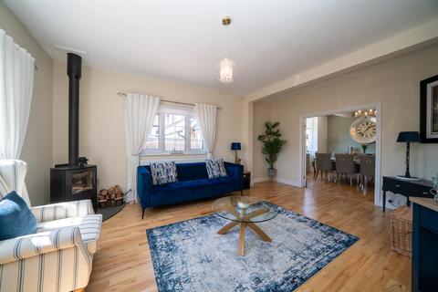 4 bedroom detached bungalow for sale, Hillfield Road, Hemel Hempstead, Hertfordshire, HP2 4AB