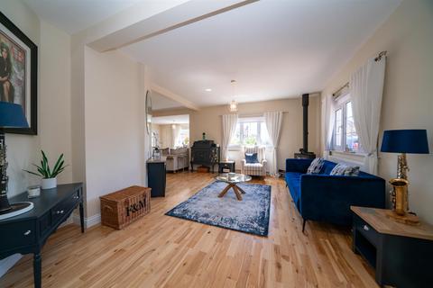 4 bedroom detached bungalow for sale, Hillfield Road, Hemel Hempstead, Hertfordshire, HP2 4AB