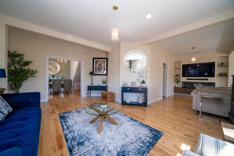 4 bedroom detached bungalow for sale, Hillfield Road, Hemel Hempstead, Hertfordshire, HP2 4AB