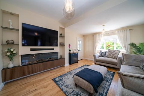 4 bedroom detached bungalow for sale, Hillfield Road, Hemel Hempstead, Hertfordshire, HP2 4AB