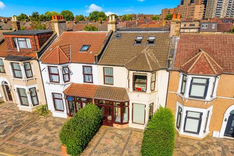 4 bedroom terraced house for sale, Pembroke Road, Ilford