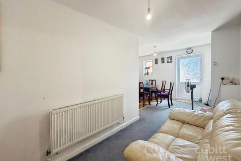 3 bedroom apartment to rent, DEPOSIT ALTERNATIVE AVAILABLE Shirley Avenue Southsea PO4