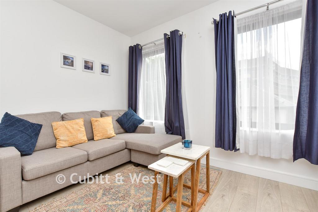 Kitchen / Living Room