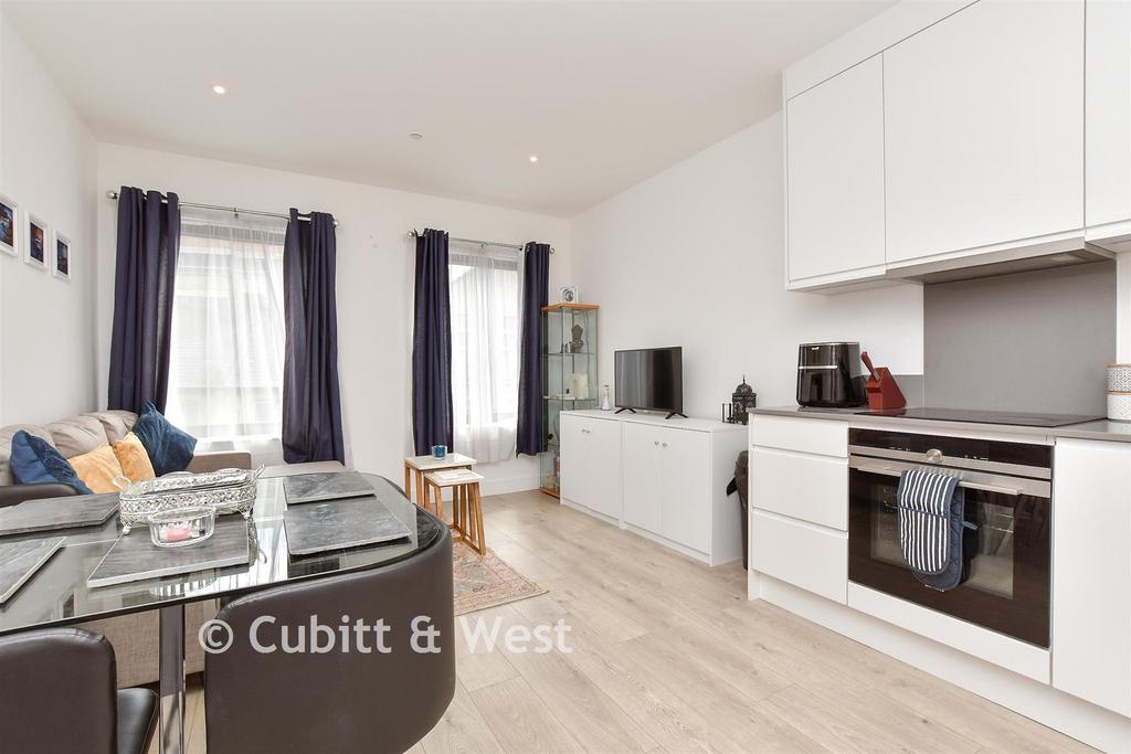 Kitchen / Living Room
