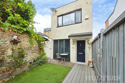 2 bedroom detached house for sale, Bridle Path, Beddington