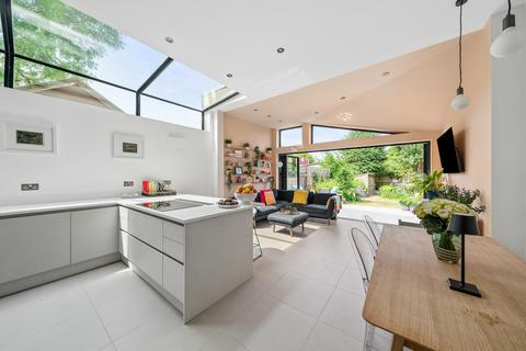 Kingsway, Mortlake SW14