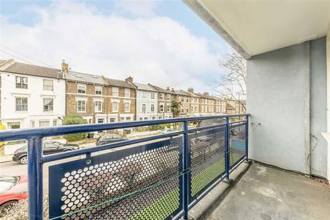 3 bedroom flat to rent, Endwell Road, London SE4