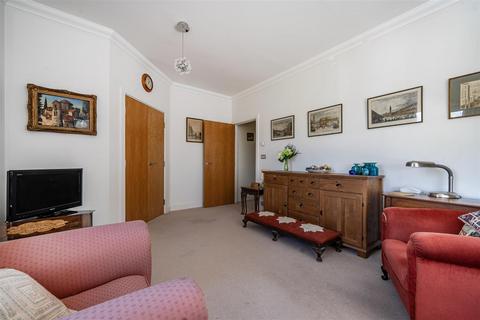 2 bedroom retirement property for sale, King George's Drive, Liphook