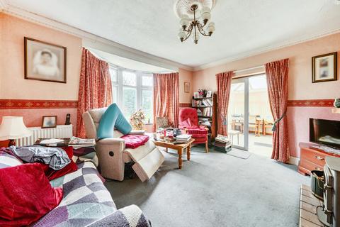 3 bedroom bungalow for sale, Shilton Road, Carterton, Oxfordshire