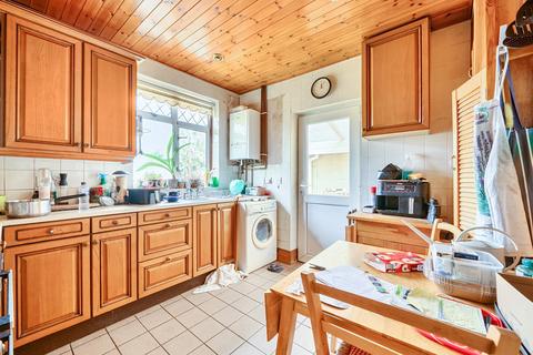 3 bedroom bungalow for sale, Shilton Road, Carterton, Oxfordshire
