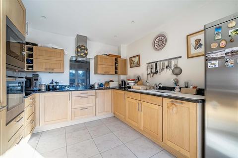 2 bedroom retirement property for sale, 15 King George's Drive, Liphook