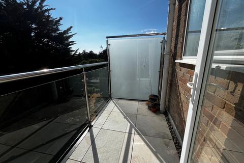 2 bedroom apartment to rent, Lindsay Road, Poole, BH13