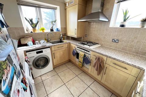 2 bedroom apartment to rent, Lindsay Road, Poole, BH13