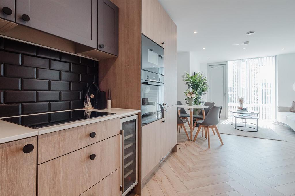 Apartment in Manchester, City Centre - View 5