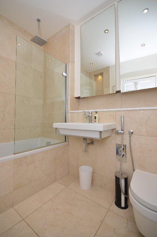 Leopold Place, Edinburgh, EH7 - More