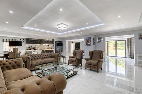 6 bedroom detached house for sale, Heathfield Road, Bushey, WD23