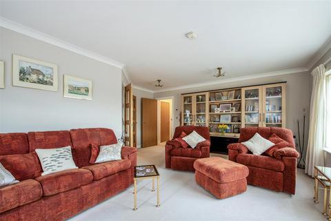 2 bedroom retirement property for sale, Tudor Court, Bramshott Place, Liphook