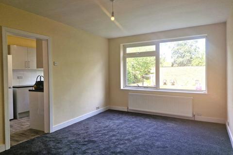 2 bedroom flat to rent, Heathcote Grove, London