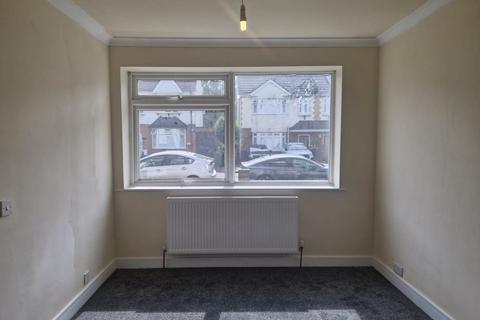2 bedroom flat to rent, Heathcote Grove, London
