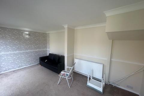 4 bedroom semi-detached house to rent, SHEPPERTON, SHEPPERTON TW17