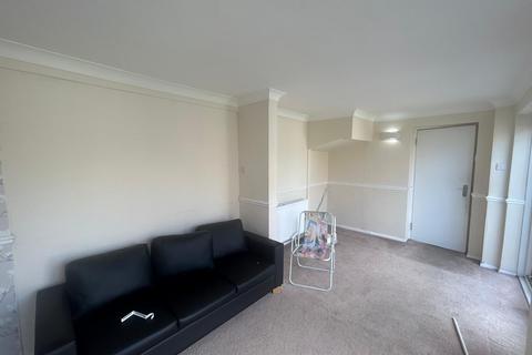 4 bedroom semi-detached house to rent, SHEPPERTON, SHEPPERTON TW17