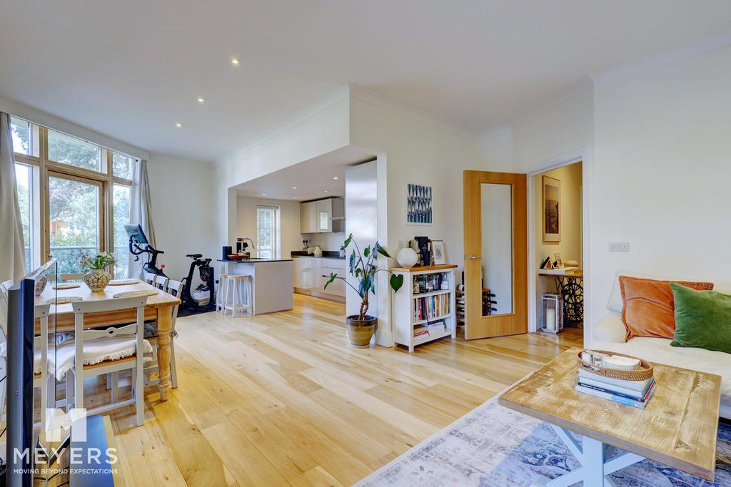 Apartment in Bournemouth, Boscombe - View 3