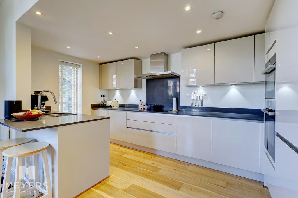 Apartment in Bournemouth, Boscombe - View 4