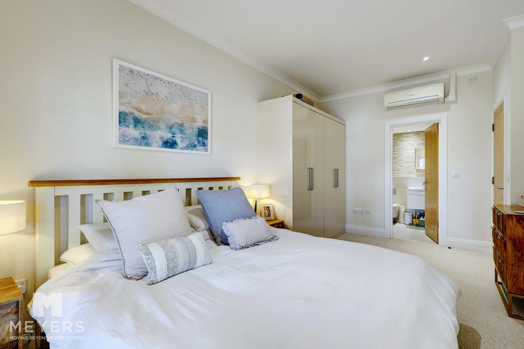Apartment in Bournemouth, Boscombe - View 5
