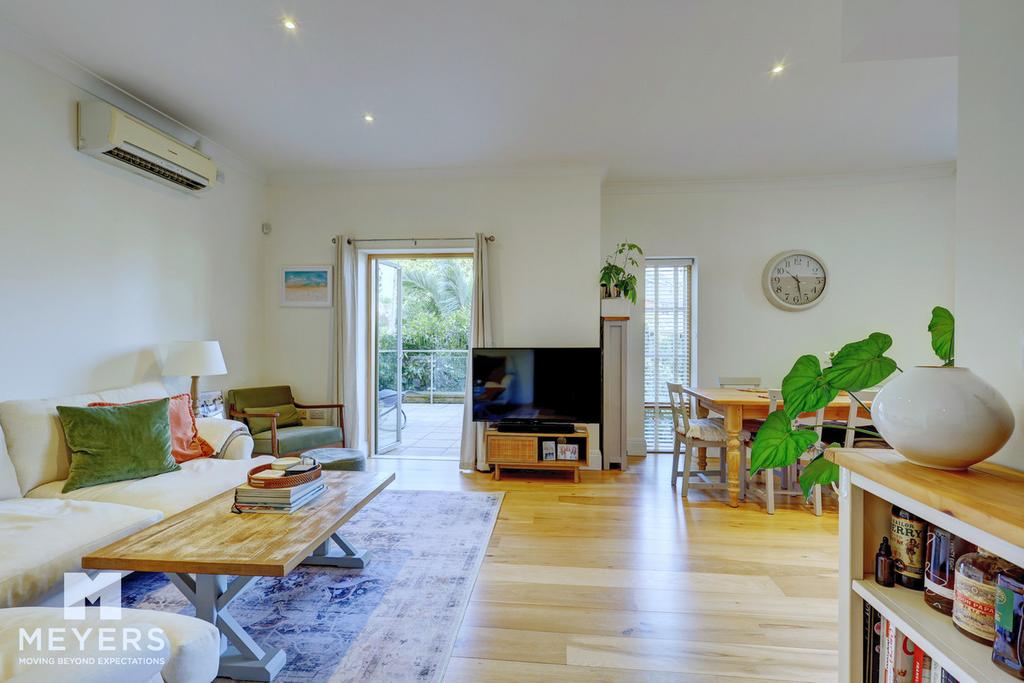 Apartment in Bournemouth, Boscombe - More