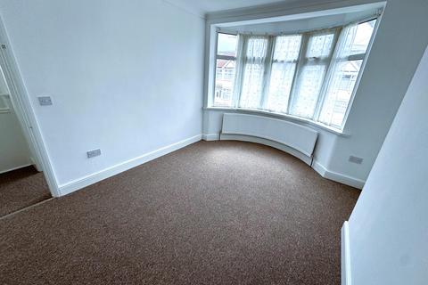3 bedroom terraced house to rent, Eton Road, Ilford IG1