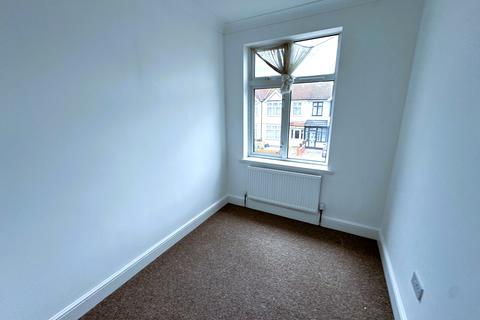 3 bedroom terraced house to rent, Eton Road, Ilford IG1