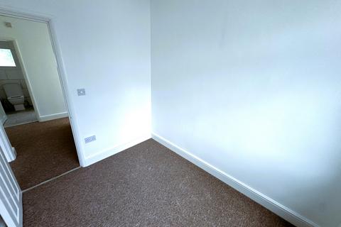 3 bedroom terraced house to rent, Eton Road, Ilford IG1