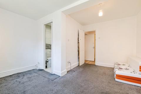 2 bedroom flat for sale, Fanshawe Avenue, Barking, IG11