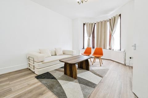 2 bedroom flat for sale, Fanshawe Avenue, Barking, IG11