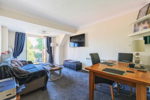 1 bedroom retirement property for sale, Pinewood Court, Hampshire GU51