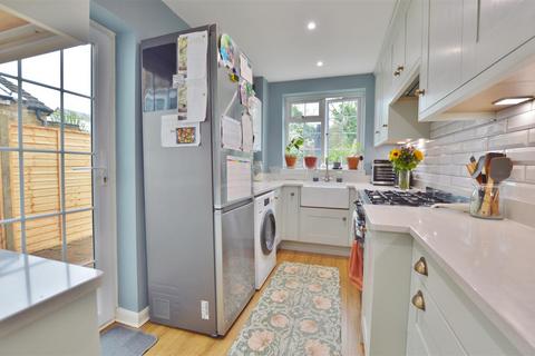2 bedroom end of terrace house for sale, Vale Grove, Slough