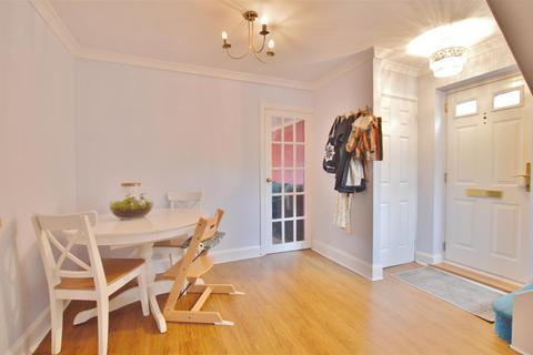 2 bedroom end of terrace house for sale, Vale Grove, Slough