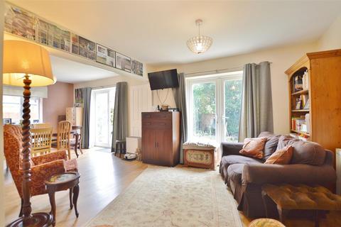 5 bedroom detached house for sale, Merton Road