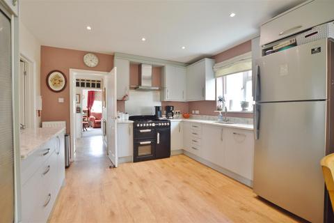 5 bedroom detached house for sale, Merton Road