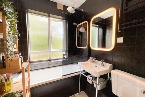 1 bedroom in a house share to rent, Southbourne Grove, Westcliff-on-Sea SS0
